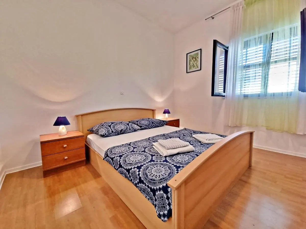 Apartman Irena With Terase End Private Parking Donji Okrug  Apartment Donji Okrug (Ciovo)
